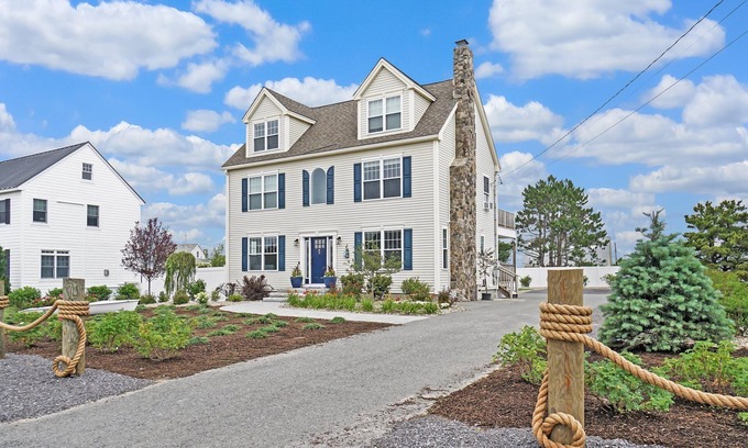 Scarborough House | Luxury 7 Bedroom Family Beach house, Steps to Beach, Hot Tub, Sleeps 22, Parking