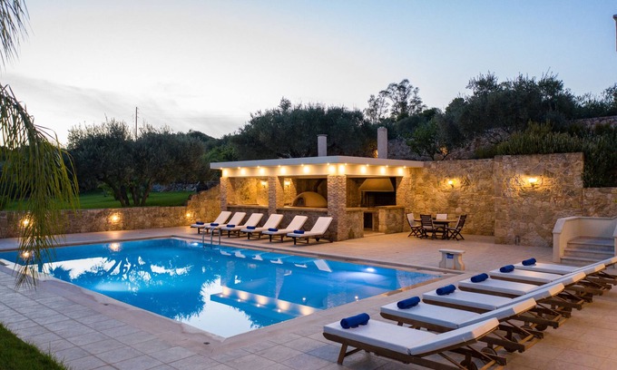 Souda Villa | Luxury 7 bedroom villa with private pool and seaview