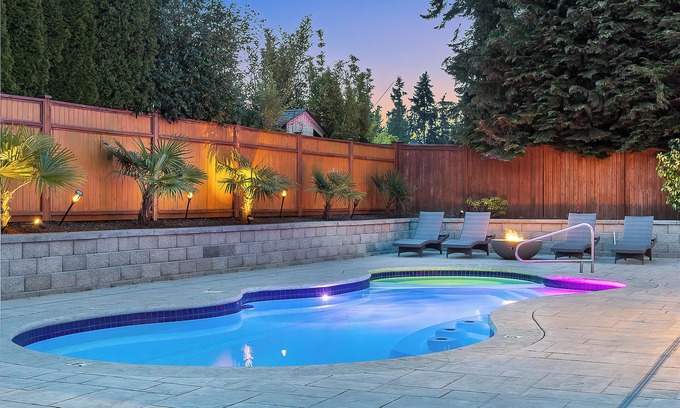 Edmonds Villa | Luxury 8 beds Villa with Private Heated Pool & Resort Amenities