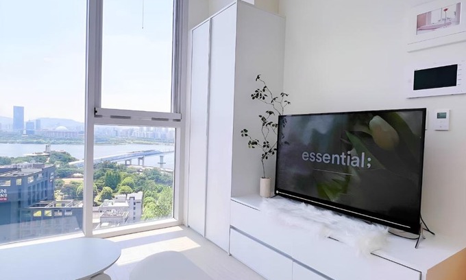Hapjeong-dong Apartment | Luxury accommodation overlooking the river