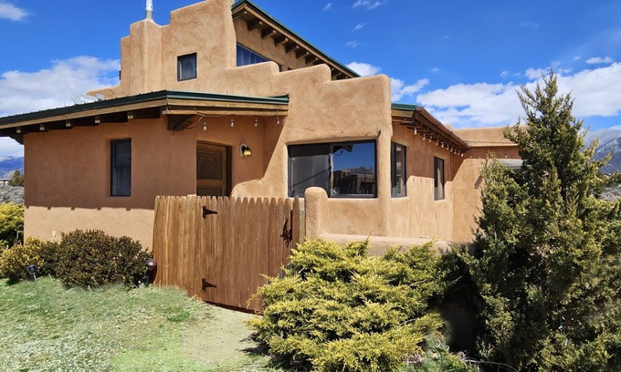 El Prado House | Luxury Adobe Gem - Epic Mountain Views, Hot Tub, Foosball, Loft