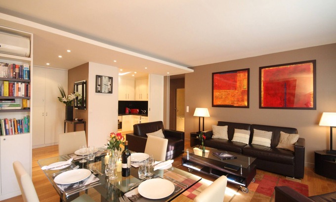 Palais-Royal Apartment | Luxury Air Con 2 bedrm 2.5 baths near new in the heart of Paris near Louvre