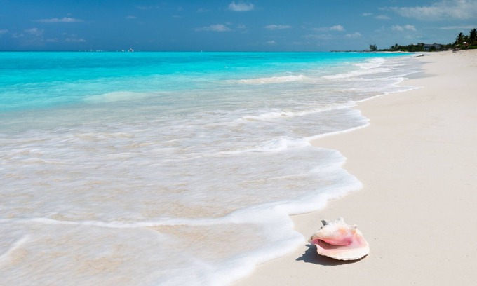 Grace Bay House | LUXURY AND LOCATION COMBINED IN THE HEART OF GRACE BAY-WALK TO EVERYTHING!