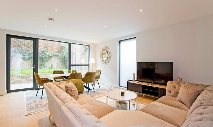 Queenstown House | Luxury and Modern 3 bed 3 bath Battersea Power Station
