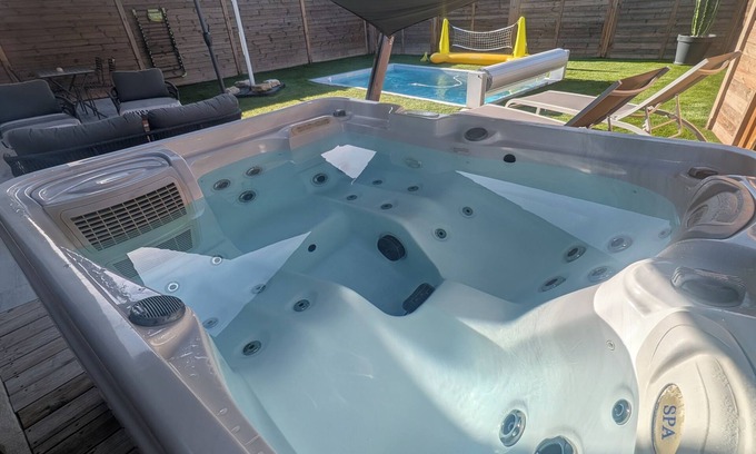 Les Maillans Apartment | Luxury Apartment with Heated Pool & Private Jacuzzi - Côte d'Azur