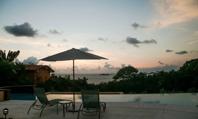 Ixtapa House | Luxury apartment with beautiful sunset sea views at Ixtapa
