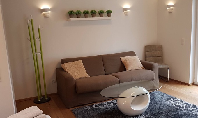 Refrath Apartment | Luxury Apartment rock crushing in a prime location of Refrath near Cologne, wheelchair