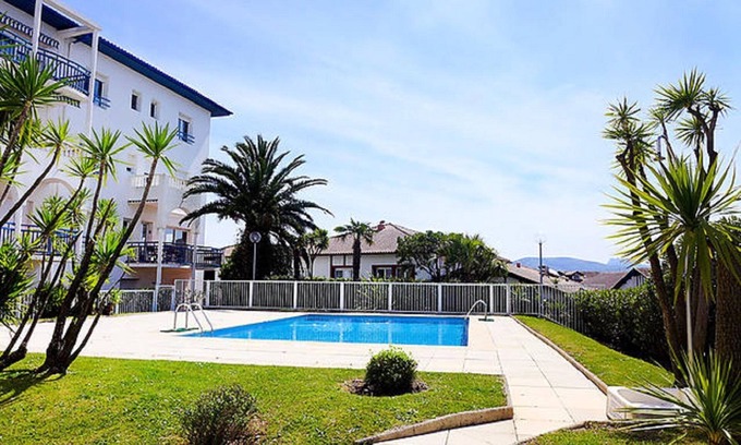 Saint-Jean-de-Luz City Center Apartment | LUXURY APARTMENT IN HEART OF TOWN QUIET BEACH WALK