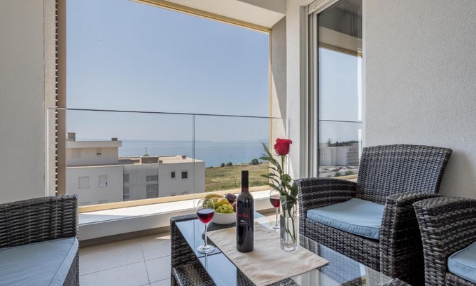 Znjan Apartment | Luxury Apartment "Ema" with sea view & parking