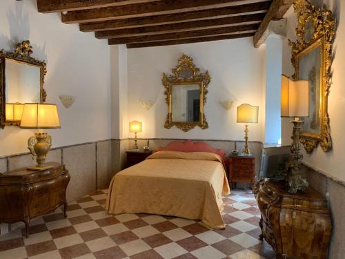 Castello Apartment | Luxury Apartment in San Marco with Canal View