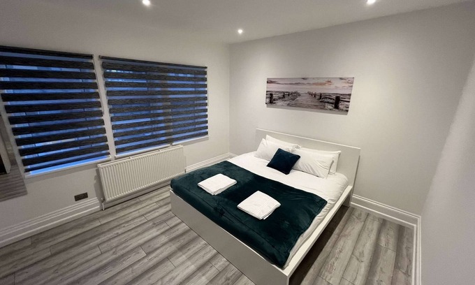 Wandsworth Apartment | Luxury Apartment in Wandsworth on top floor with skyline views!