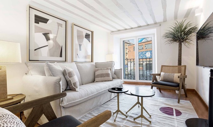 Barrio de La Latina Apartment | Luxury apartment near La Latina.Plaza de la Cebada