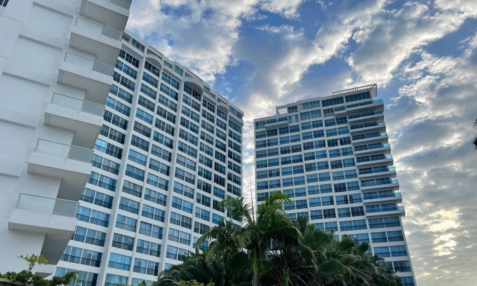 Punta Blanca Apartment | Luxury apartment oceanview wifi security parking 3B/3B