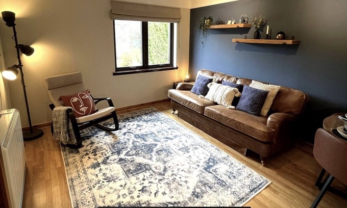 Balloch Apartment | Luxury apartment, private parking, 15mins- Culloden battlefield, 20- Loch Ness