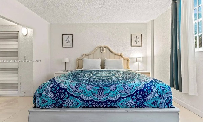 Hollywood South Central Beach Apartment | Luxury Apartment steps away from the beach