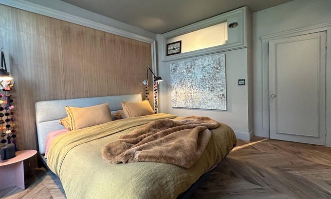 Pacific Heights Apartment | Luxury Apartment Centrally located atop Pacific Heights.