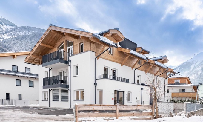 Kaprun Apartment | Luxury Apartment with a garden near the glacier