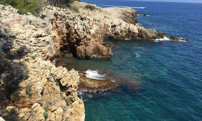 Cap-d'Antibes Apartment | Luxury Apartment with Pool, 8min walk to the beach in the heart of Cap D'Antibes