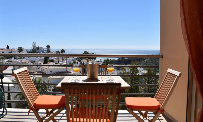 Albufeira Apartment | Luxury Apartment with Amazing Sea and Marina Views, Free Fibre WiFi and Cable TV