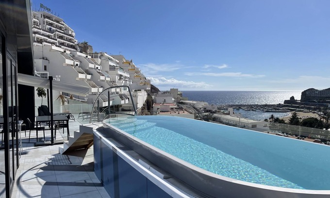 Puerto Rico Apartment | Luxury apartment with terrace, private swimming pool and views