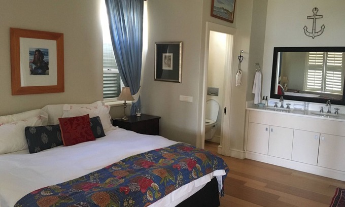 Kalk Bay Apartment | Luxury apartment with exquisite harbour views