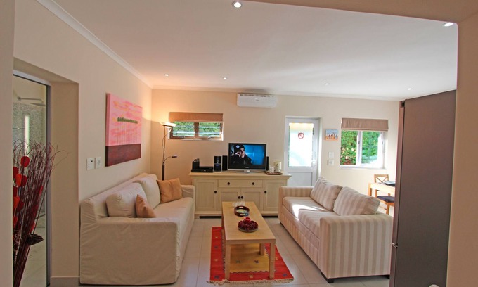 Somerset West Apartment | Luxury apartment for rent, fully furnished located in a Residential aria .