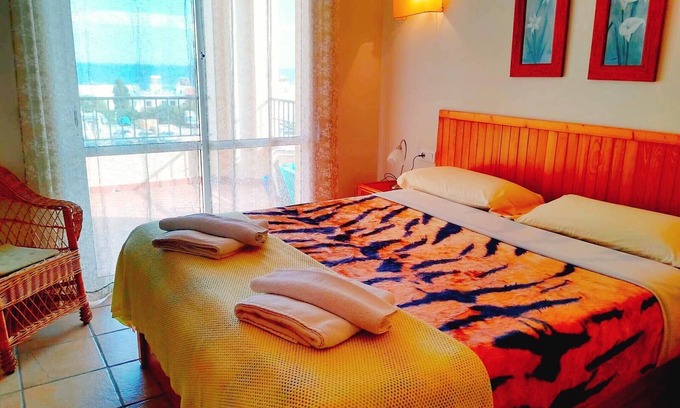 Nerja City Centre Apartment | Luxury Apartments-with sea view terrace, in the center and close to the beach.