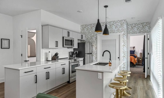 Hadley - Washington Apartment | Luxury at it's Finest/Rftop Deck