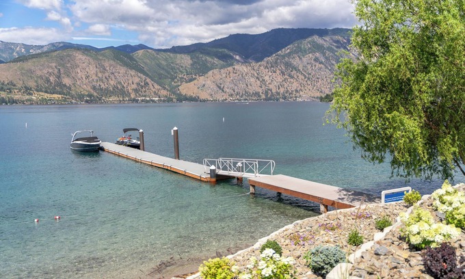 Wapato Point Condo | Luxury at the Lake- Yacinde F1