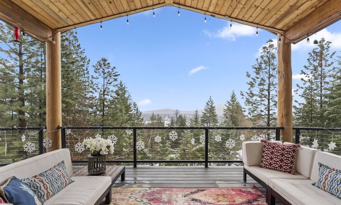 Sandpoint House | Luxury awaits at the Schweitzer Dream Home, few minutes from Sandpoint & Resort