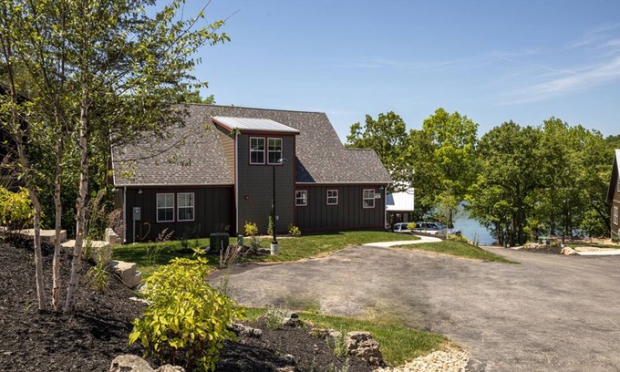 Kimberling City Cabin | Luxury Awaits: Bunk Room Extravaganza and 5-Person Hot Tub on a Sprawling Deck