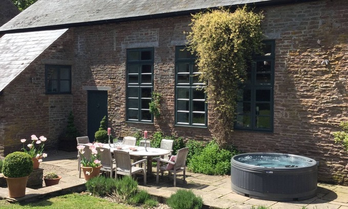 Little Cowarne House | Luxury Barn Conversion sleeps 11 in idyllic Herefordshire countryside