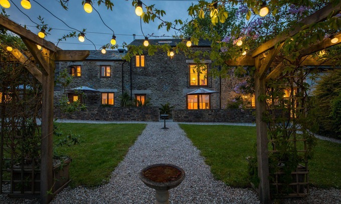 Widegates Cottage | Luxury Barn Conversion, hot tub & EV charger - An ideal family and friends getaway