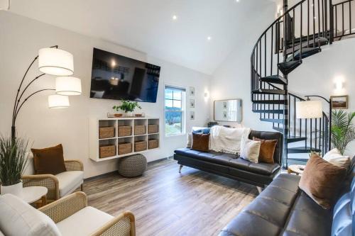 Jefferson City Apartment | Luxury Barndo 2B Europe Style Farm Stay Fresh Eggs