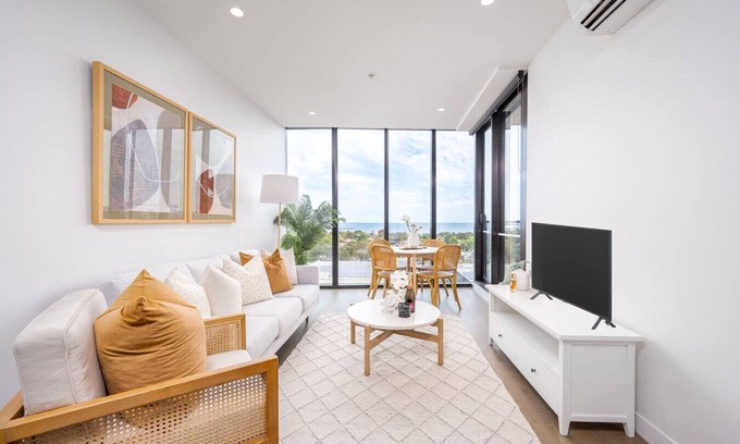 Port Melbourne Apartment | Luxury Bay View Apartment
