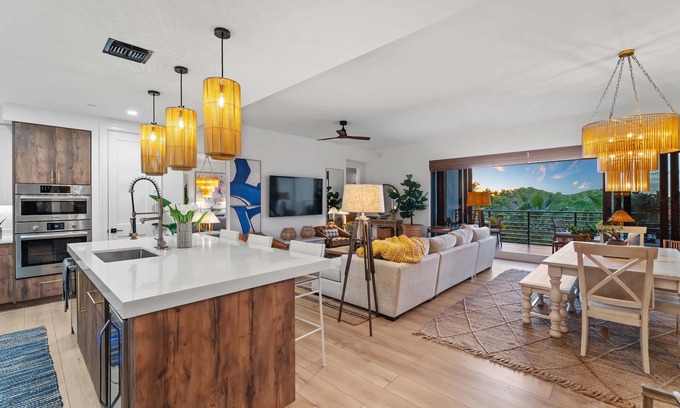 Redevelopment Area Condo | Luxury Beach Condo in Downtown Old Naples, FL