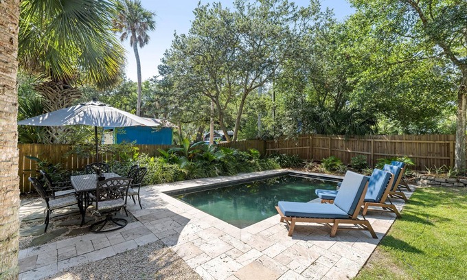 Folly Beach House | Luxury beach home w/pool SLEEPS 10, PET-FRIENDLY