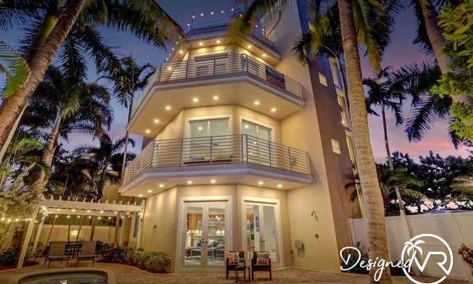 Pompano Beach House | Luxury Beach House 2 Mins walk to the Beach