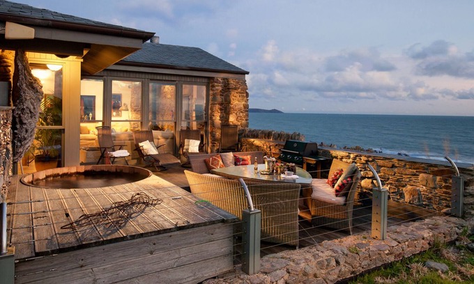 Looe House | Luxury Beach House Rental with Hot Tub, 30 meters to Beach