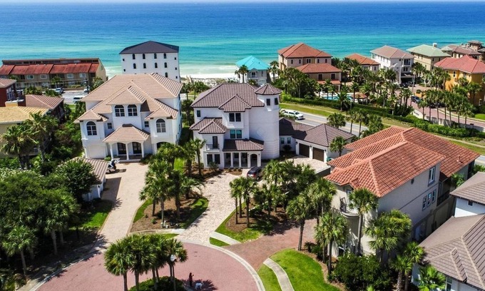 Fort Walton Beach - Destin House | Luxury Beach House, Walk to Beach & Resort Pool, Pool Table,Gulf Views!