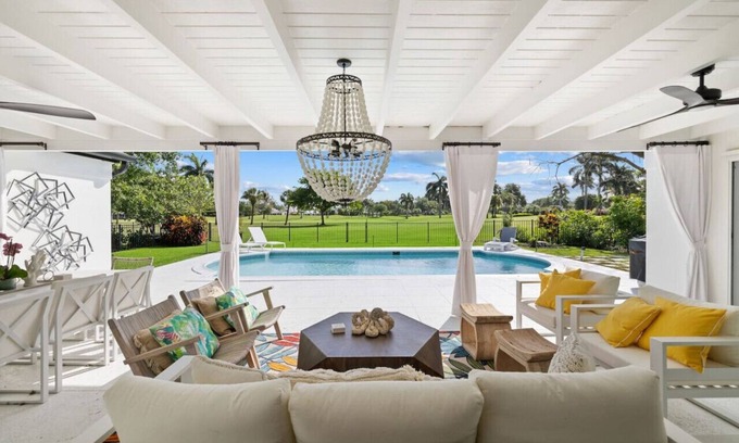 Moorings House | Luxury Beach House with a View