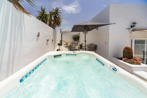 Playa del Cable Apartment | Luxury Beach La Concha Playa Honda