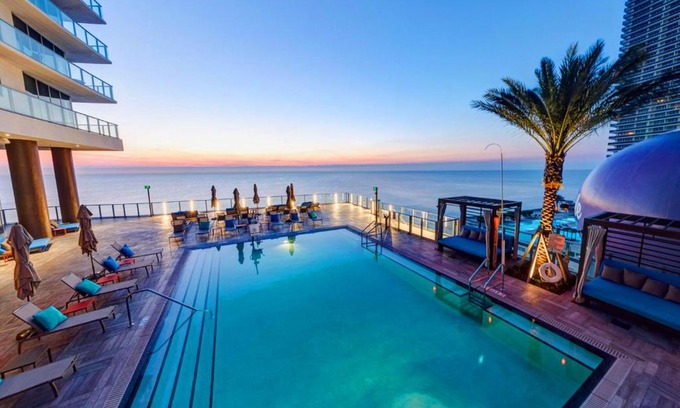Hollywood South Central Beach Apartment | Luxury Beach Resort