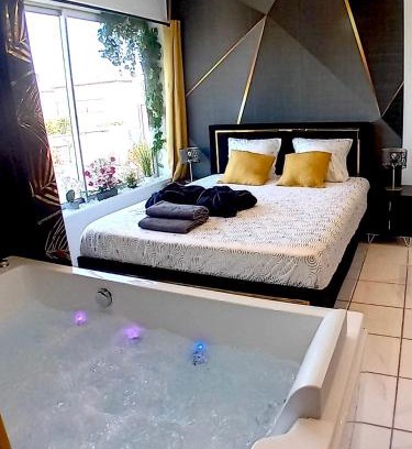 Frontignan Apartment | Luxury Beach Room