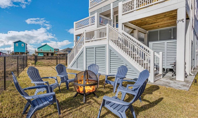 Crystal Beach House | Luxury Beach House~Golf Cart~Putt golf~Game Room