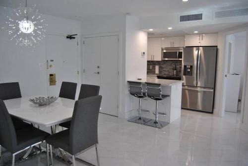 Mid Beach House | Luxury Beachfront 3 Bedroom Miami Beach Condo,