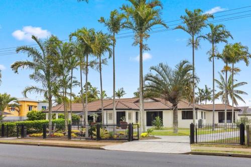 Urangan House | Luxury Beachfront home in Hervey Bay