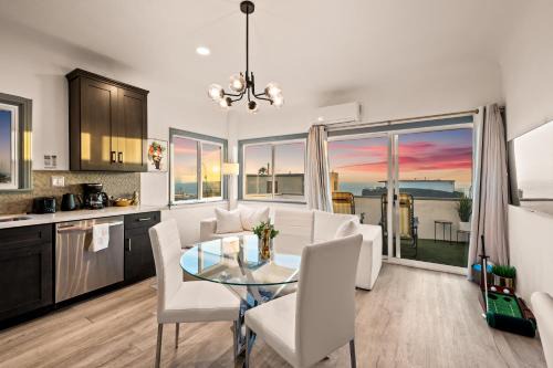El Porto Apartment | Luxury Beachside Gem Walk to Beach Ocean Views