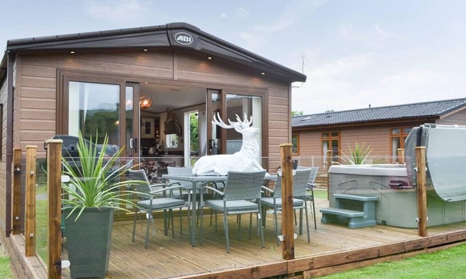 Sewerby Cabin | Luxury boutique style lodge with hot tub