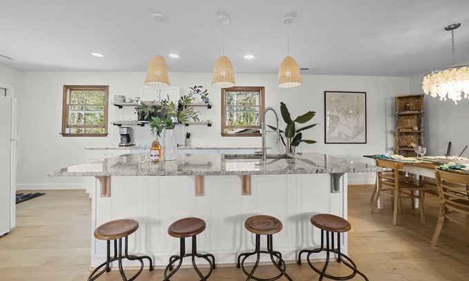Oriental Apartment | Luxury Boutique Style Rentals located in the Village of Oriental.